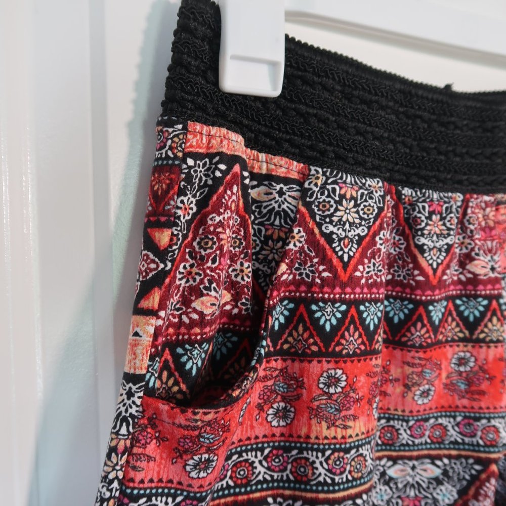 Patterned Soft Shorts with Pockets - Picture 3 of 6